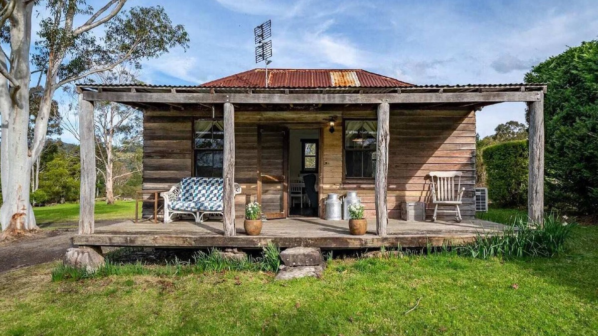 Kangaroo Valley Cabin | Getawayz NSW - Scribbly Gum Cottage - Rustic, Picturesque, Romantic - Kangaroo Valley