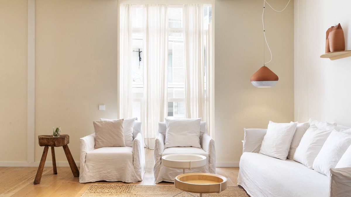 Eixample Apartment | Ghost - Quiet 2 Bed. 2 Bath. Apartment