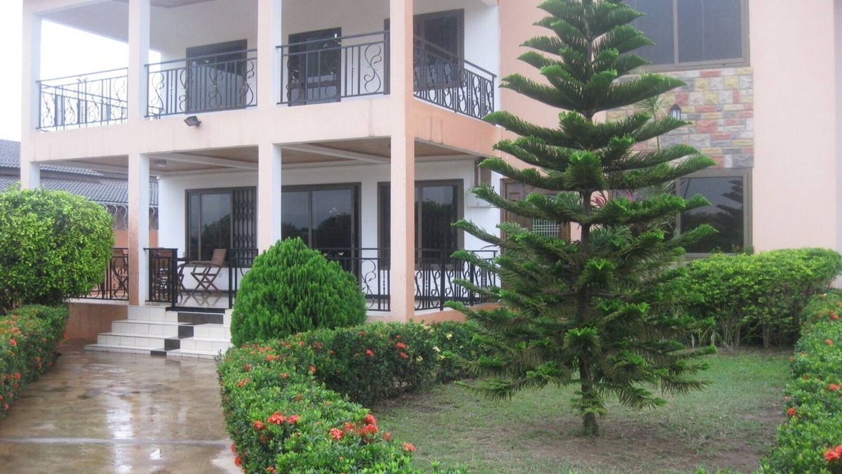 Adenta House | Ghouse - Ideal For Friends family And Corporate