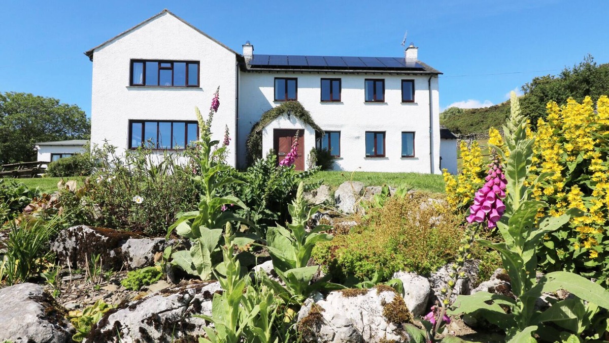 Kendal Cottage | GHYLL BANK HOUSE, pet friendly, character holiday cottage in Staveley