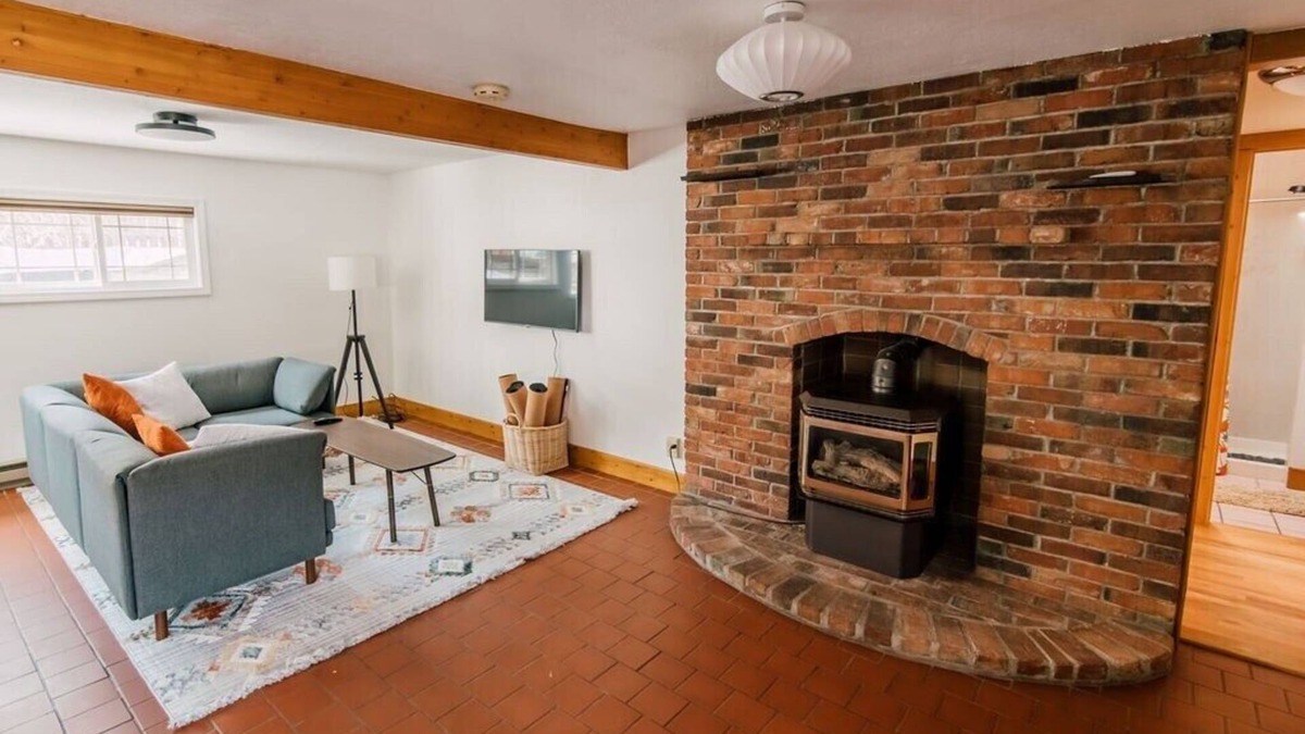 Helena West Side House | Giant View Home Summa