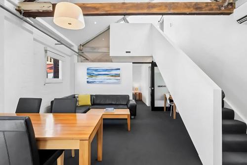 Sullivan's Cove Apartment | Gibson Mill waterfront loft apartment - 303