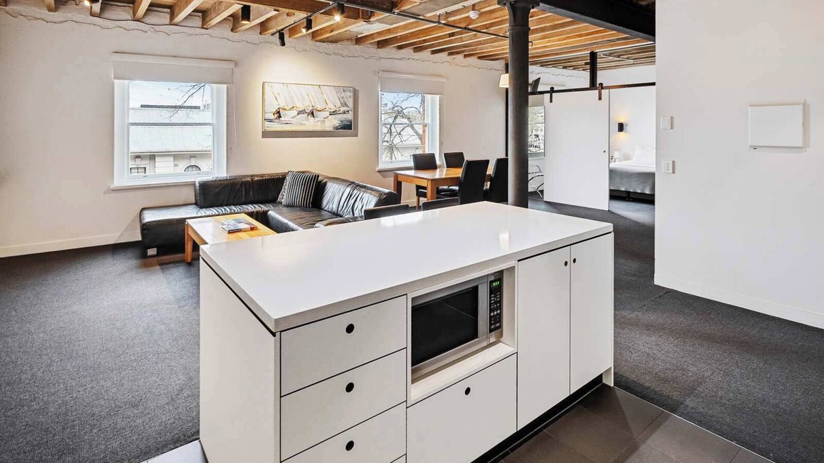 Sullivan's Cove Apartment | Gibson's Mill waterfront warehouse apartment - 201