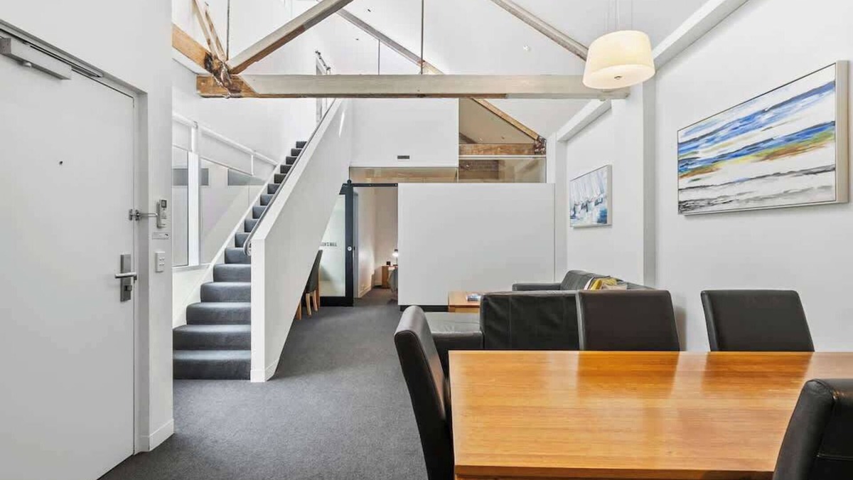 Sullivan's Cove Apartment | Gibson's Mill waterfront loft apartment - 304