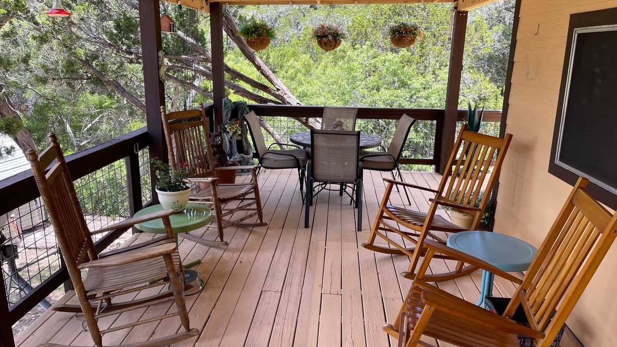 Lakehills Cabin | Giddy Up Cabin in Lakehills