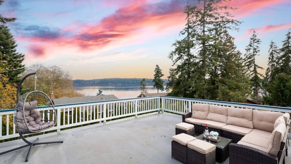 Freeland House | Gigantic 6b3b Home | Water View+Hot Tub+Game Room
