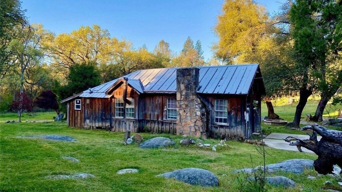 Mariposa Cabin | Gilded Gateway: 2 bed 2 bath 1880S Miners Cabin Minutes from Historic Mariposa