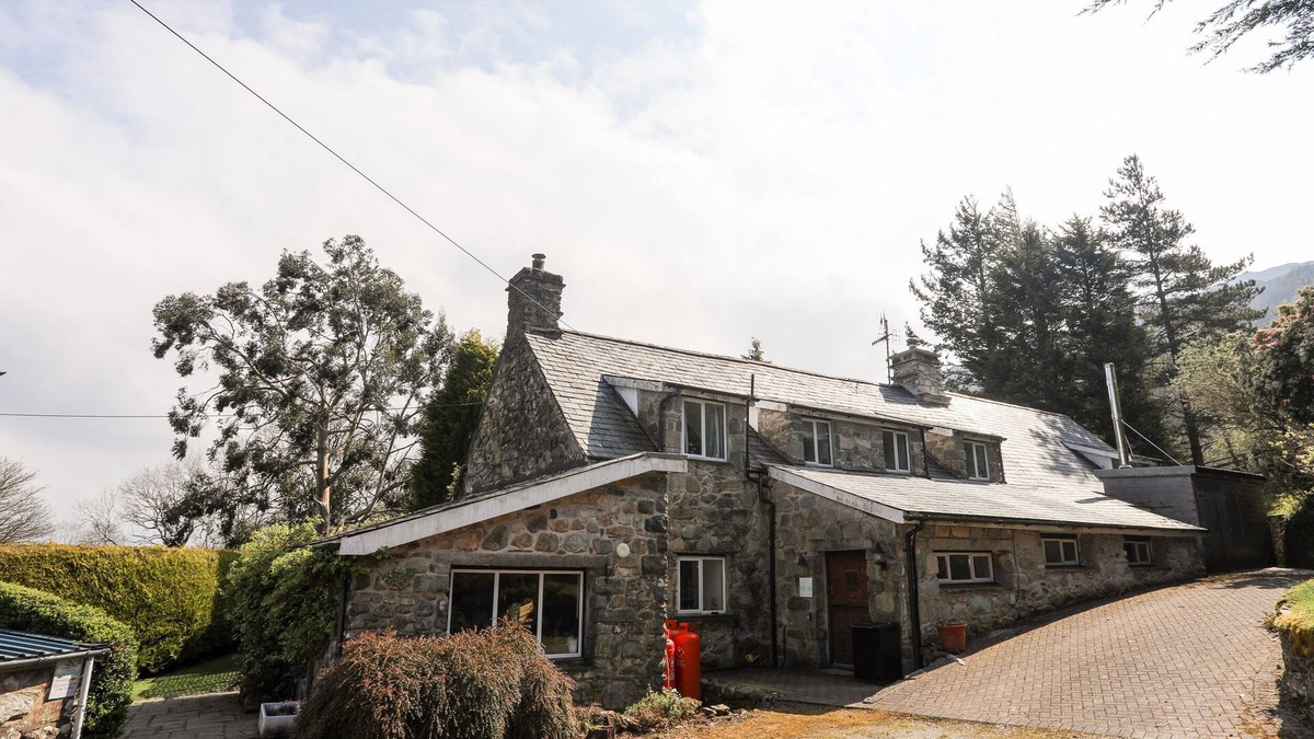 Dolgellau Cottage | GILFACHWYDD, pet friendly, character holiday cottage in Dolgellau