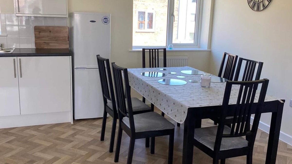 Gillingham Apartment | Gillingham Gem - 2BR, Electric Car Charger, Free Parking and Garden