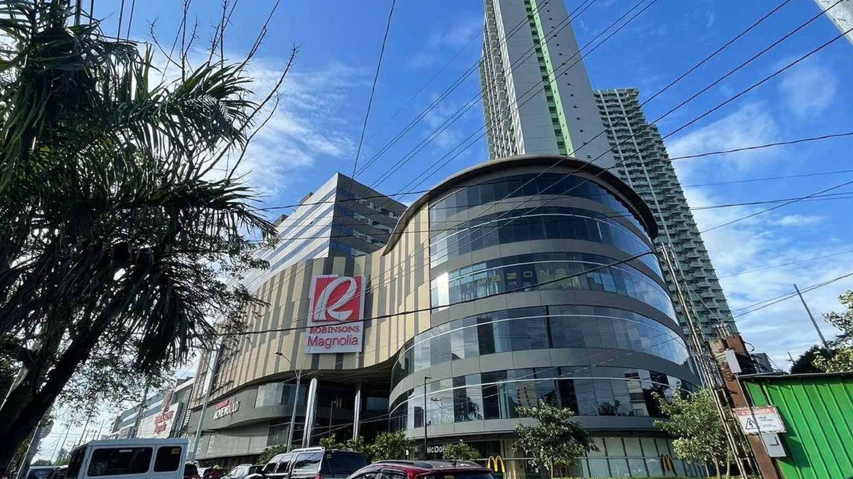 Valencia Hotel | Gilmore Tower Suites By SMS Hospitality
