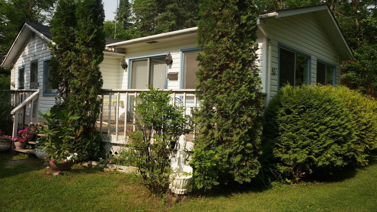 Gimli Cottage | Gimli Cottage -3rd From Lake