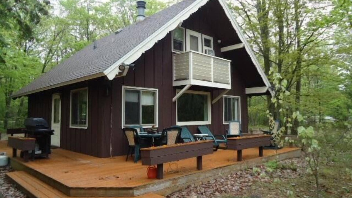 Fish Creek Cottage | Gingerbread Cottage - Forest Setting - Available Winter Too!