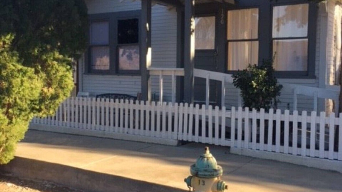Lone Pine House | Gingerbread house
