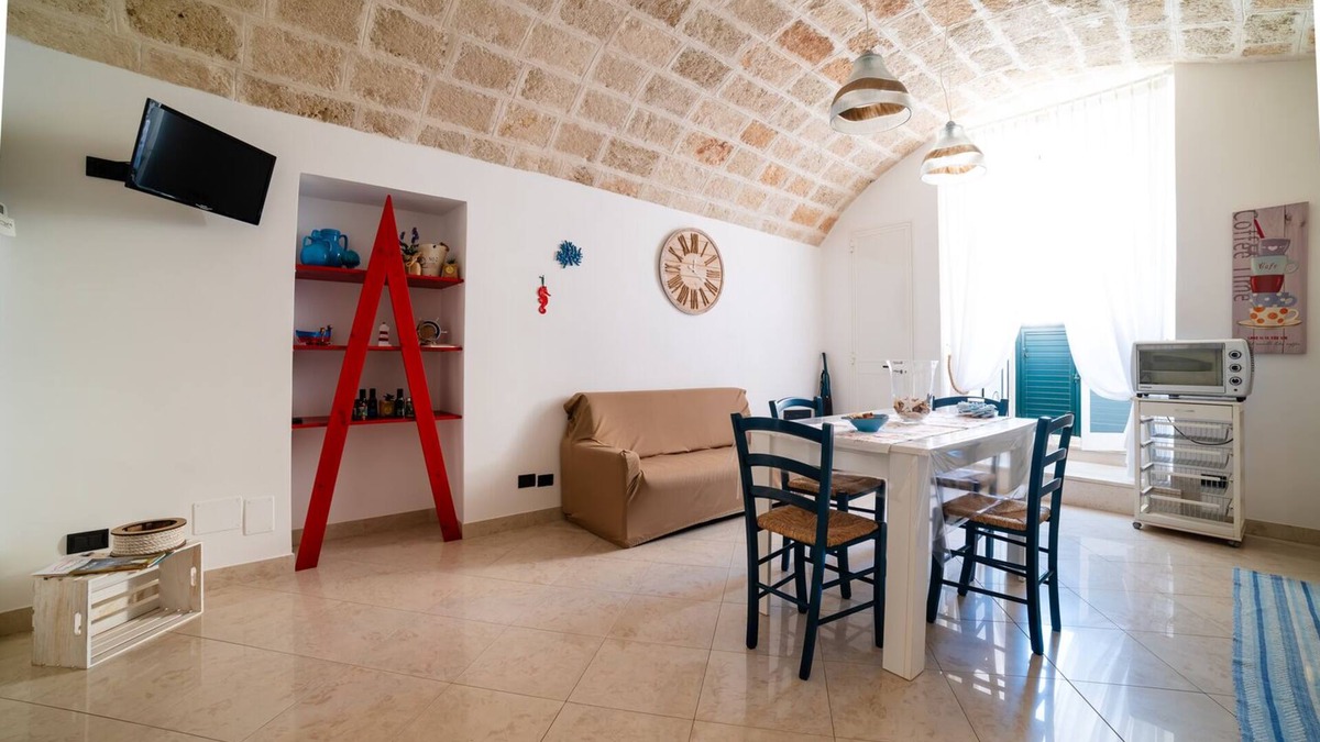 Centro Storico Apartment | Gioia Casa Vacanze - Two Bedroom Apartment, Sleeps 4