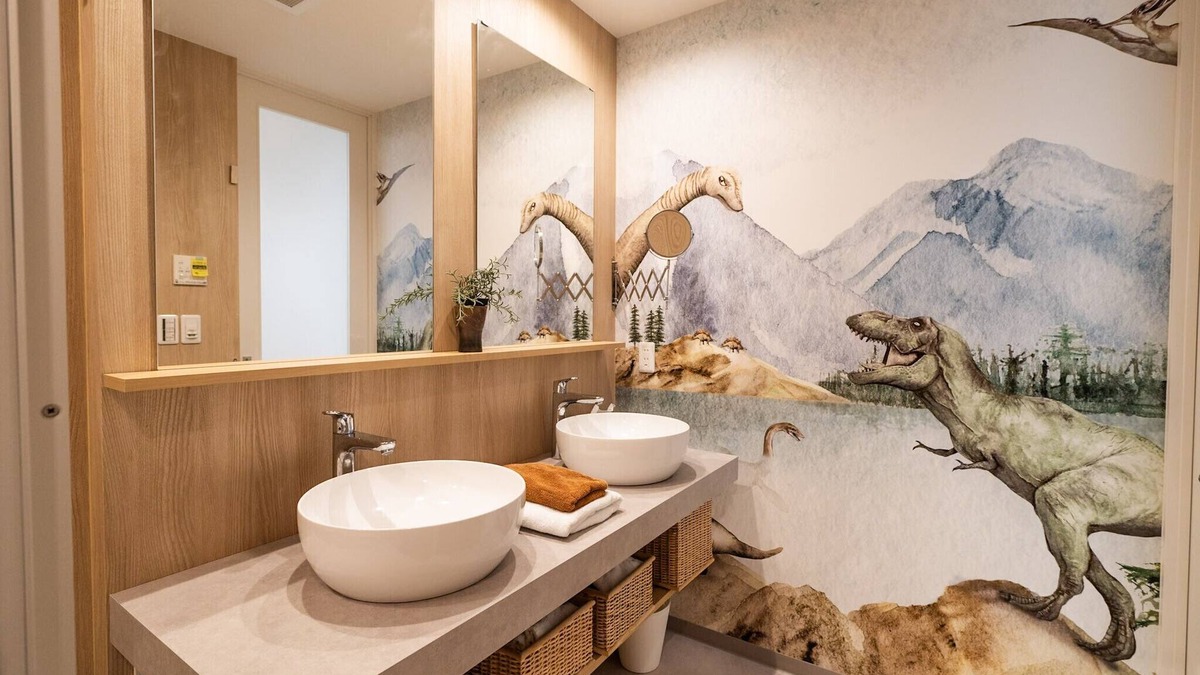Komatsucho Ski Chalet | Gion Dinosaur