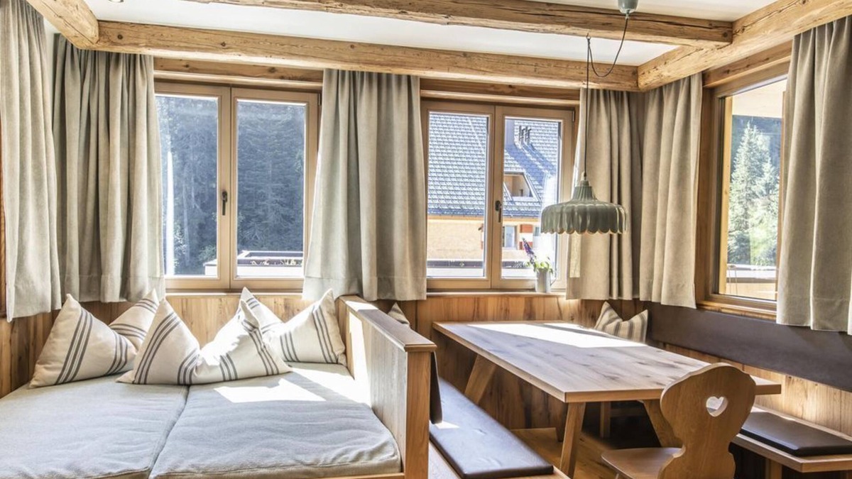 Schroecken Apartment | Gipfeltreff - Berghaus Schröcken - 4* Basecamp