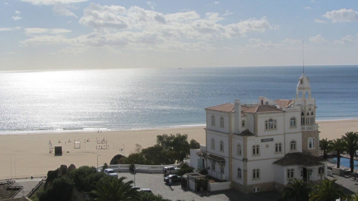 Praia da Rocha Apartment | Giraffe - 50m from the Beach. 2 bedrooms, 2 WC, AC, WiFi, Sea View, Park
