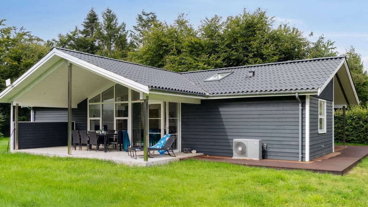 Hoeve Strand House | "Gisl" - 1.3km from the sea by Interhome