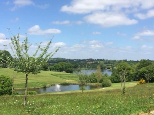 Saint-Manvieu-Bocage House | Gite à proximité du golf et du lac de la Dathée