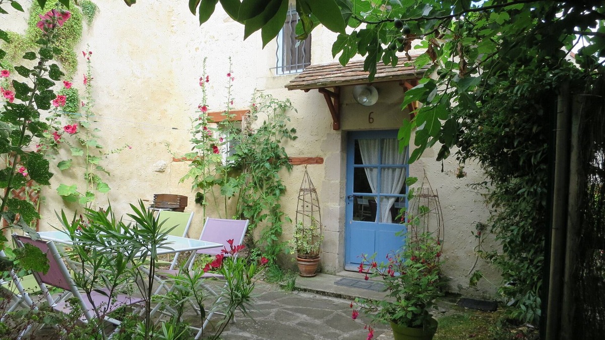 Mamers Cottage | Gîte "4 épis": Flower garden, Bikes, Peace in the heart of Mamers