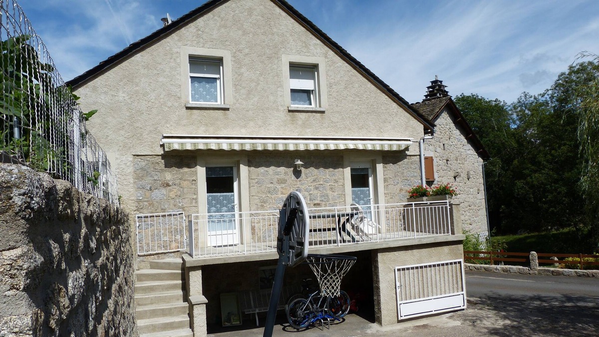 Antrenas House | GITE 4 PERSONS located in the foothills of Aubrac.
