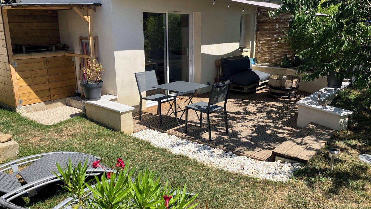 Saint-Andeol-le-Chateau Cabin | Gite "bambou" Avec Piscine