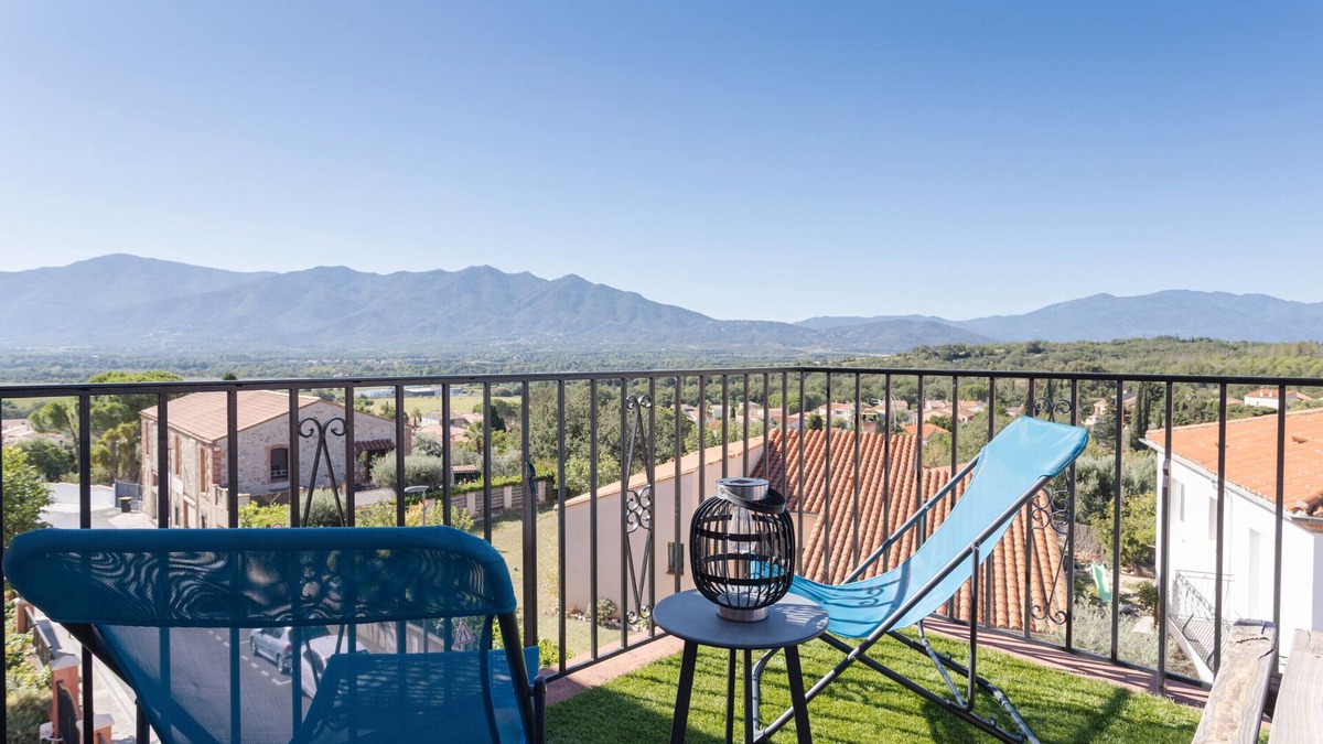 Banyuls-dels-Aspres Apartment | Gîte 'Canigou' with Mountain View, Wi-Fi, and Air Conditioning
