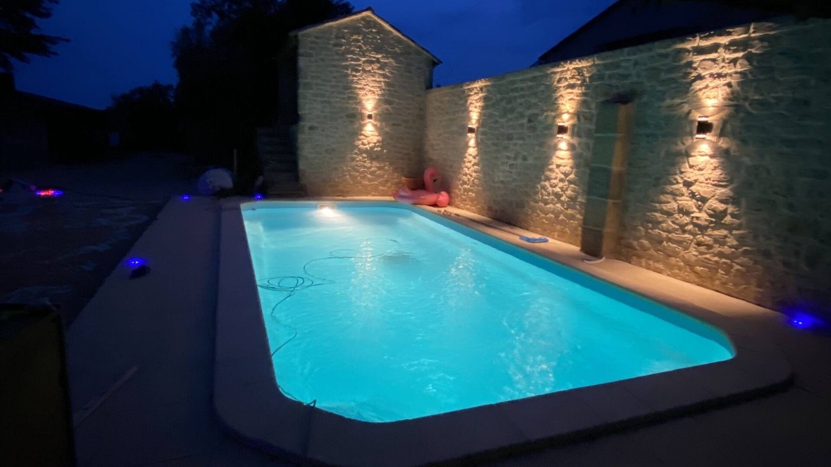 Arles Other | Gite Champêtre de Caractère au Mas Arnaud Équipée D'un Spa,et Accès à la Piscine
