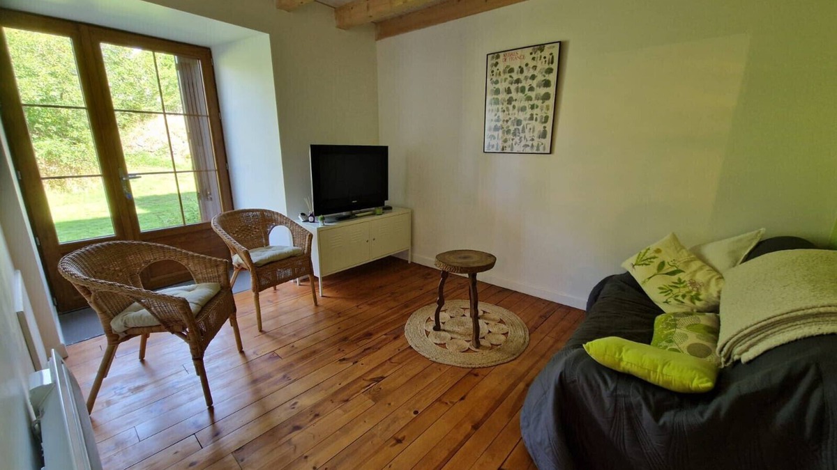 Valuejols Cottage | Gîte 'Chez Marie-Louise' with private terrace and shared garden