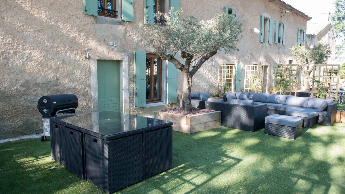 Ouveillan House | Gîte des Platanes, the Pigasse relay on the canal du midi