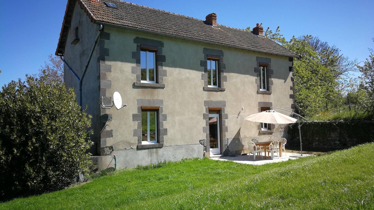 Manzat House | Gite du Montel, north of the Auvergne volcanoes natural park
