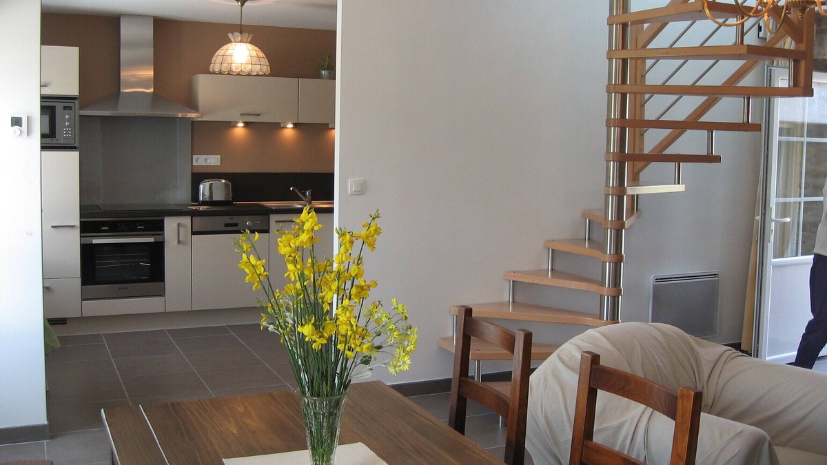 Pirou Cottage | Gite Eugène, 800m from the beach in Pirou, garden, terrace, wifi, wood stove