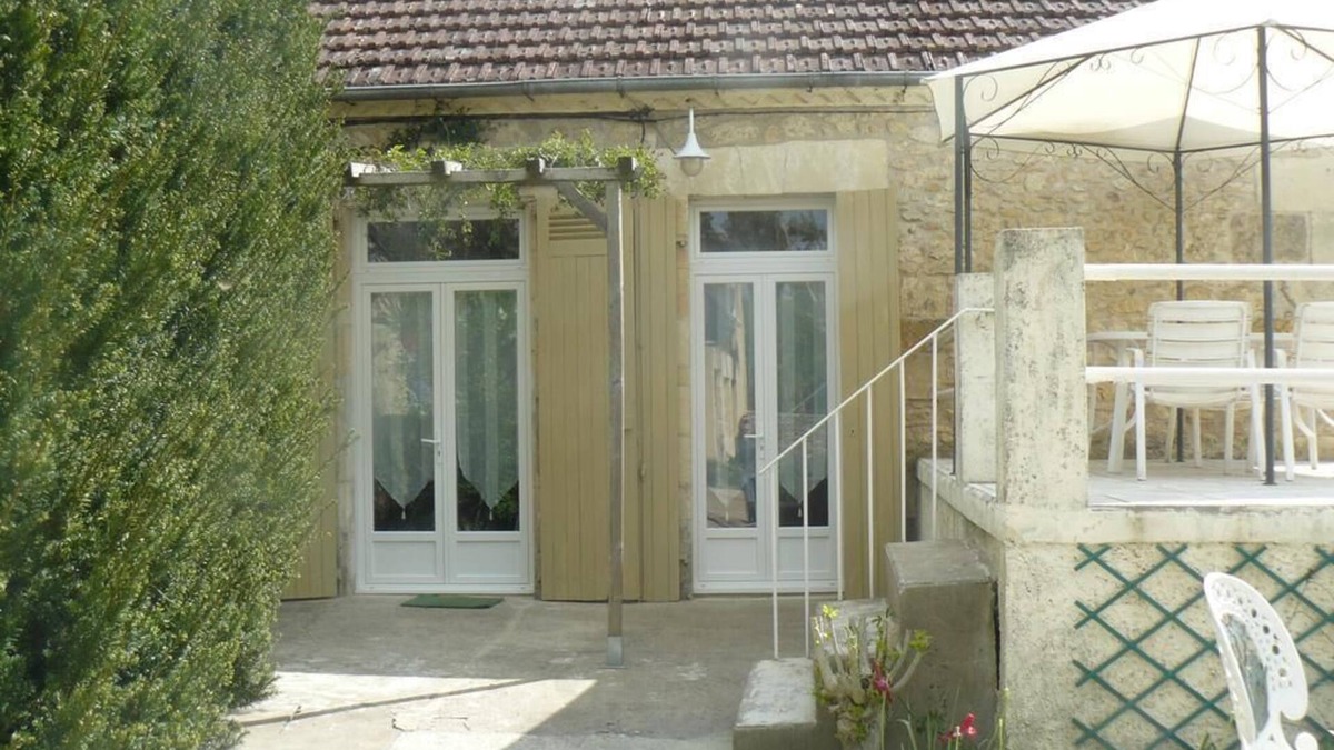 Les Eyzies Cottage | Gîte-Family-Ensuite with Shower-Garden view