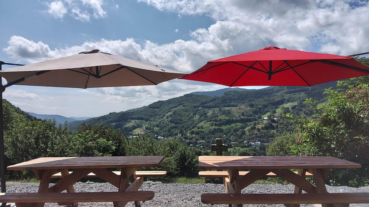 Saint-Jacques-des-Blats Cottage | Gite for 10 people in a quiet location 13 minutes from the slopes