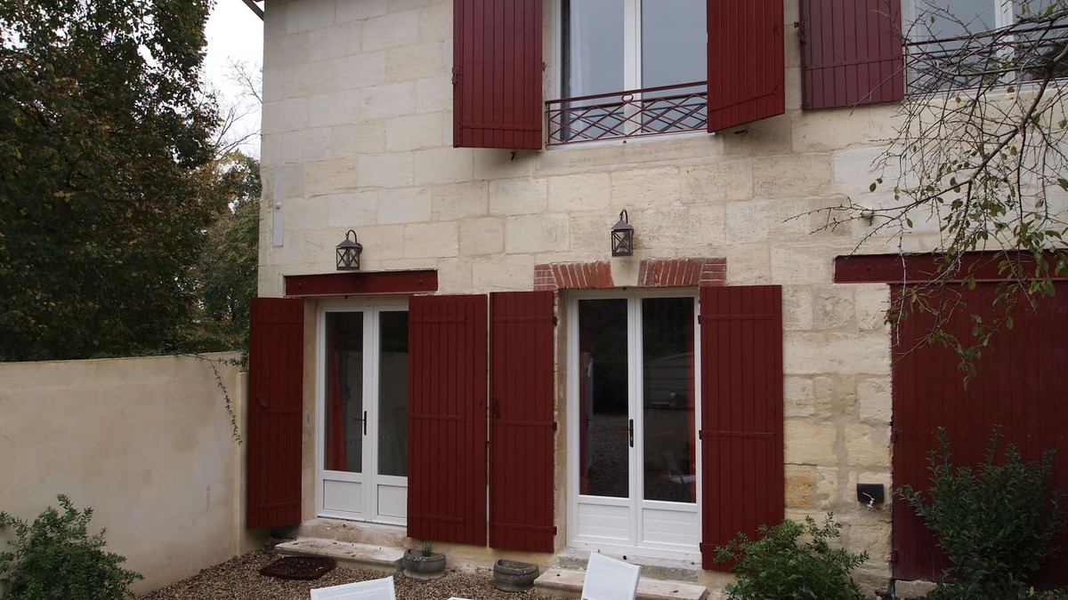 Floirac House | Gite Fonteneau. Parc de la Burthe nearby, 80 hectares of woods and meadows.