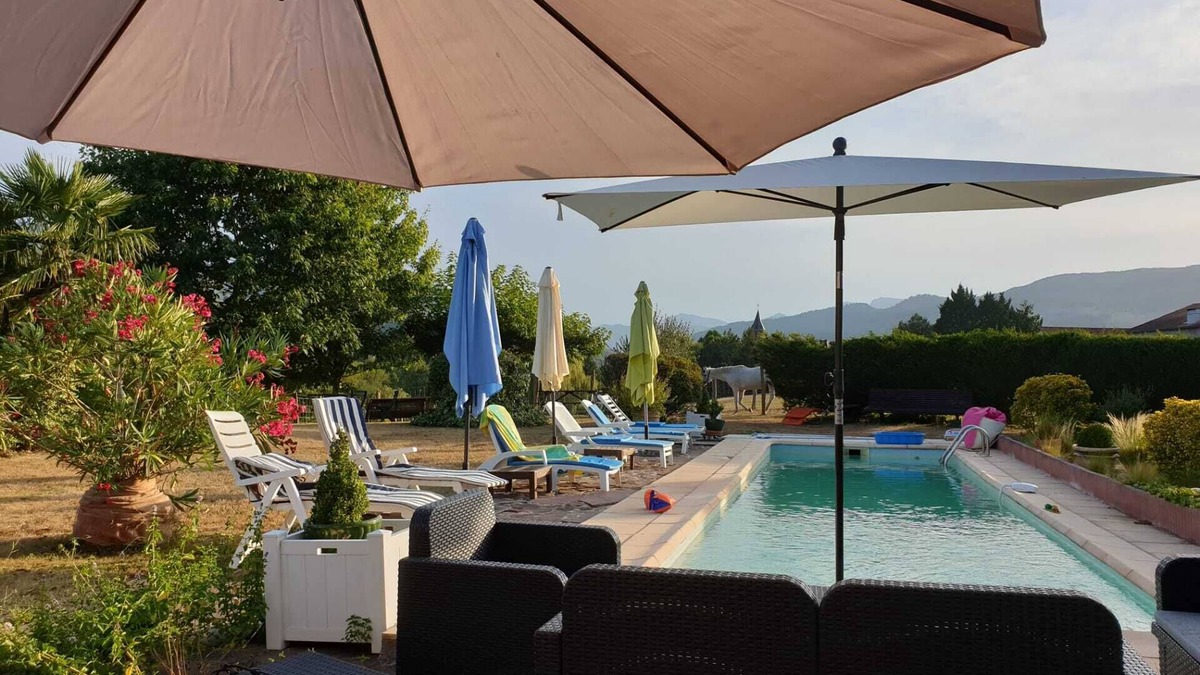 Osses Apartment | Gîte for 2 people; on one level; with shared swimming pool;