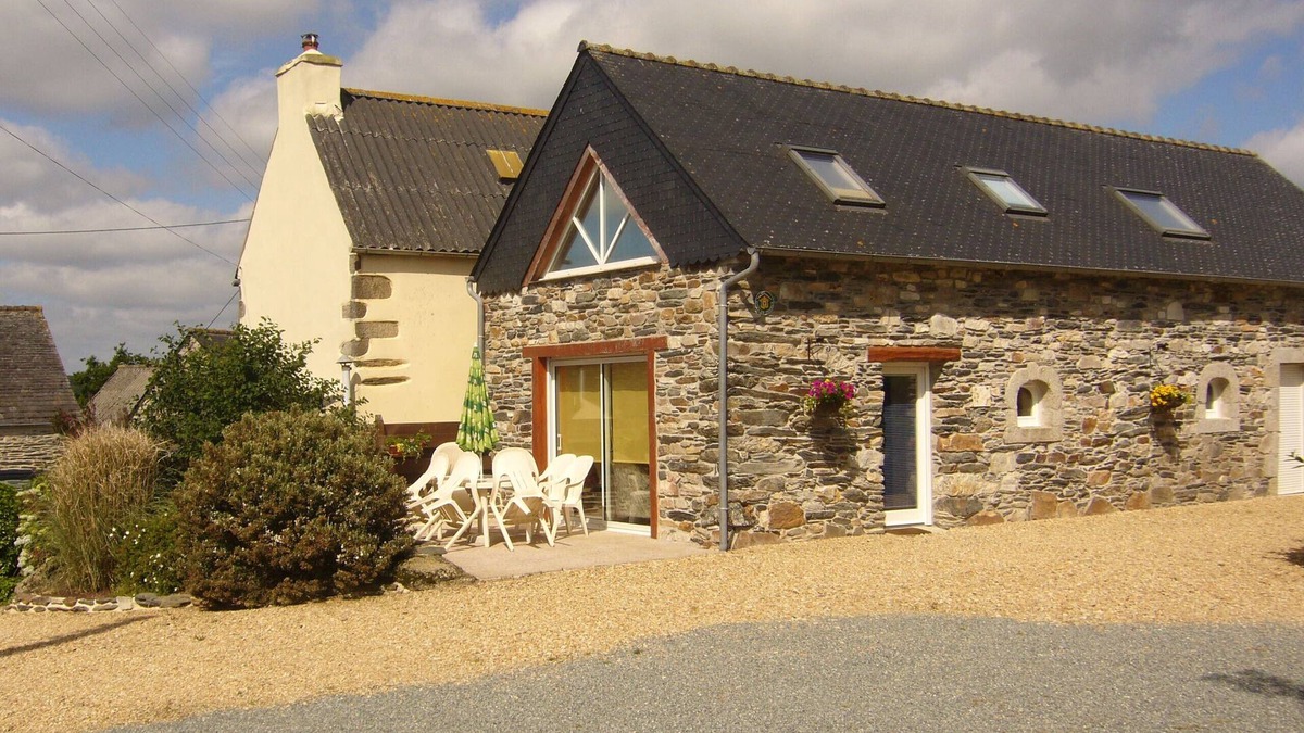 Le Cloitre-Saint-Thegonnec House | Gîte 'Entre Terre Et Mer' with Terrace and Wi-Fi