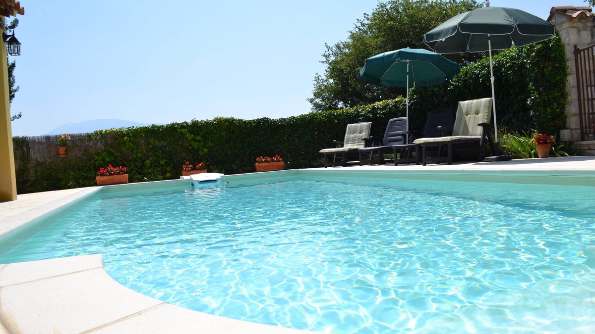 Saint-Marcellin-les-Vaison Villa | Gîte Detached house with swimming pool near Vaison la romaine