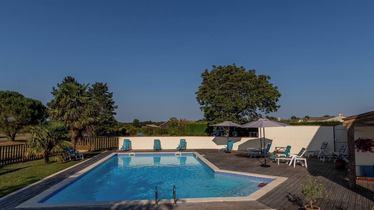 Saint-Simon-de-Pellouaille Cottage | Gite de Charme, en Campagne, Dans une Ancienne Ferme Charentaise