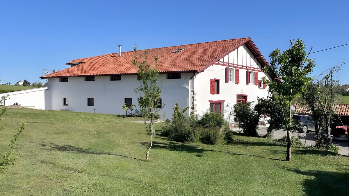 Beguios House | Gîte 'Gite Goitiaya' with Private Terrace, Wi-Fi and Air Conditioning