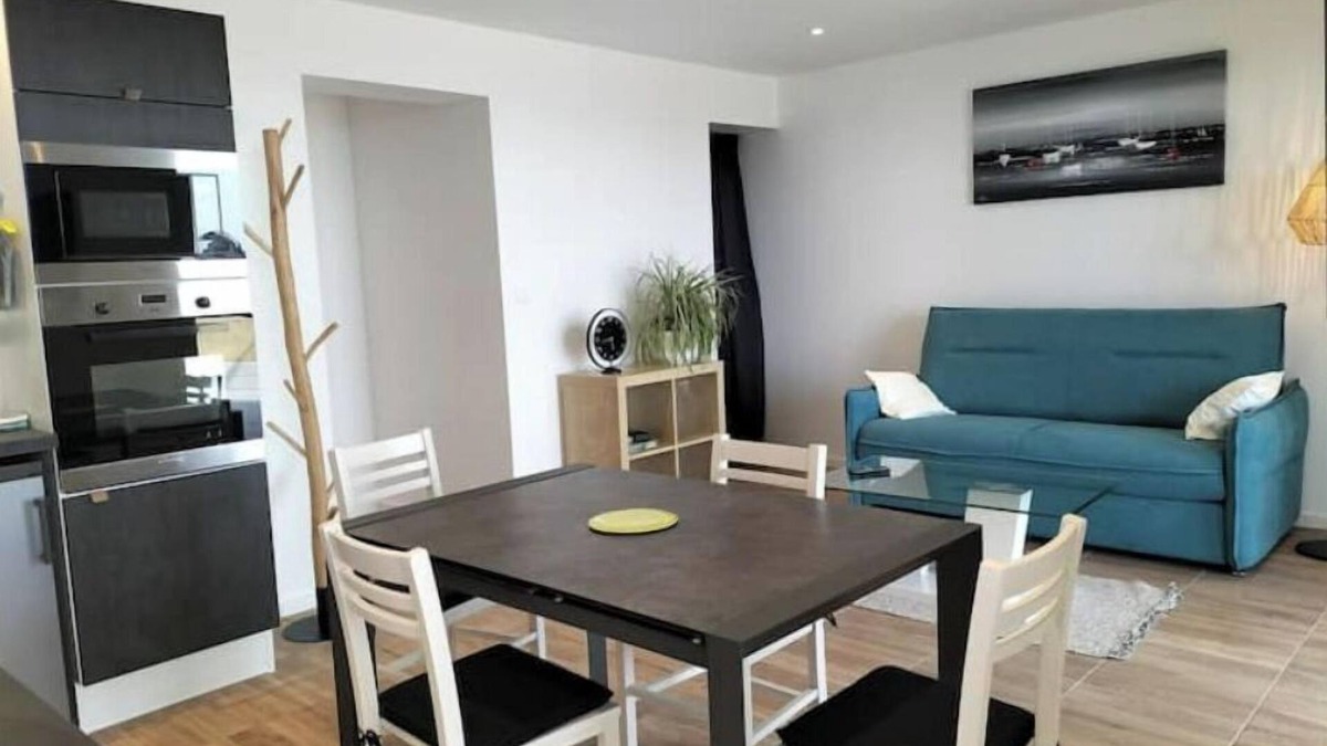 Le Ru Apartment | Gîte Île Grande T2, sea view 200m from the beach