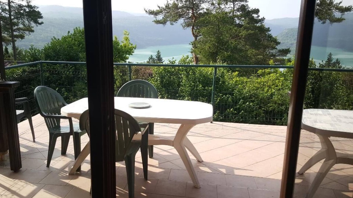 Maisod Apartment | Gîte in chalet View of Lac de Vouglans Jura