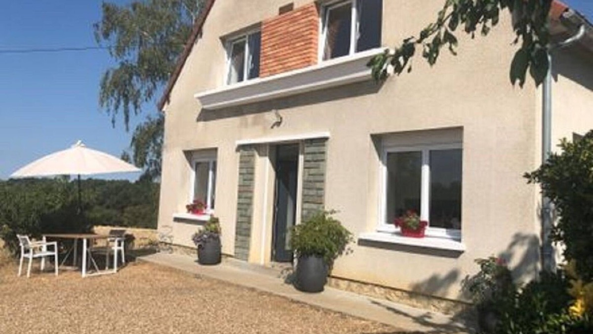 Ponce sur Le Loir House | Gîte in the countryside, views over fields and forest, spacious and serene, peace and quiet guaranteed.