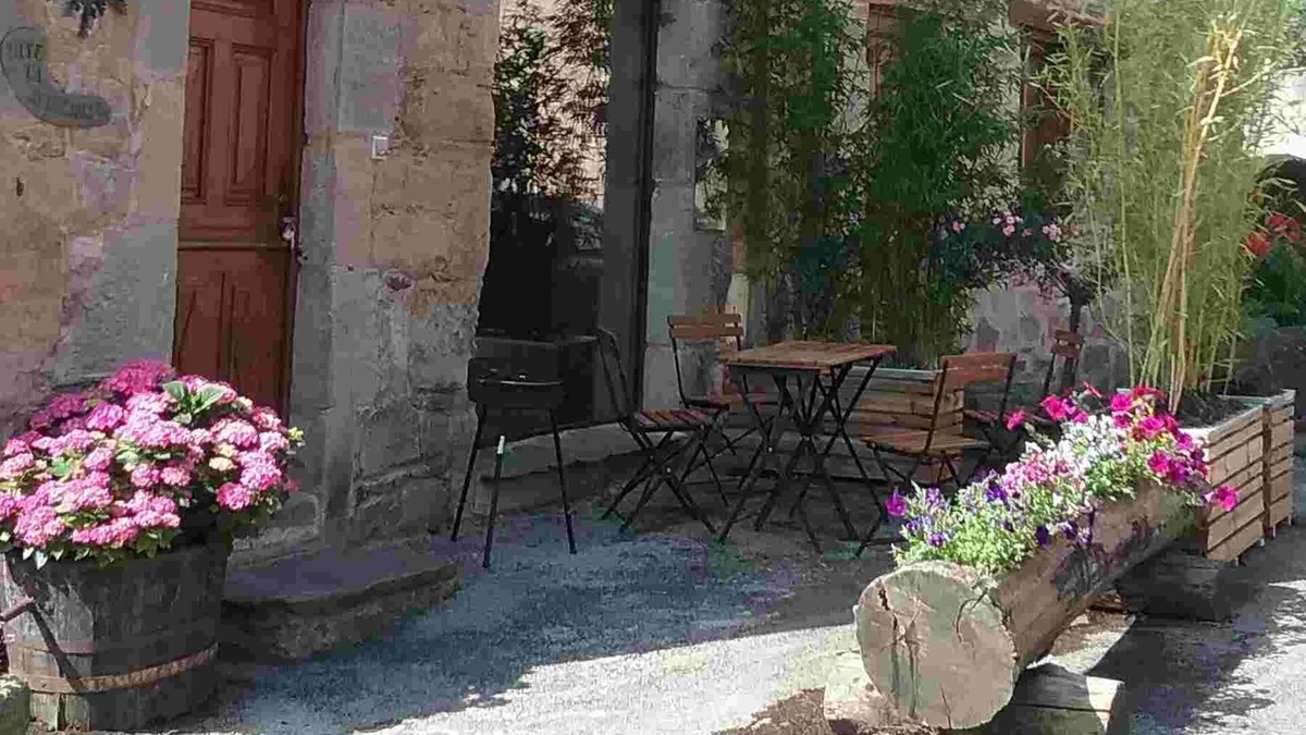 Castelnau-Pegayrols House | Gite in the small medieval village of Castelnau Pégayrols 3 stars, 3 stars