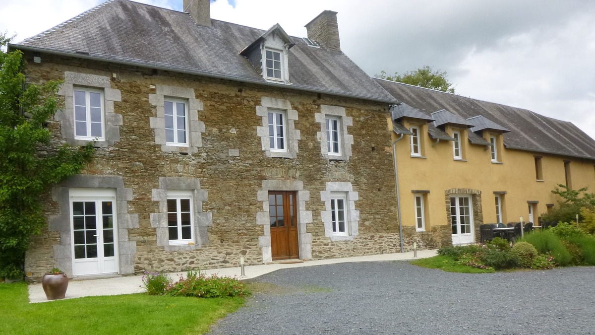 Quibou Cottage | Gite in the heart of Normandy farmland, large living room for socialize