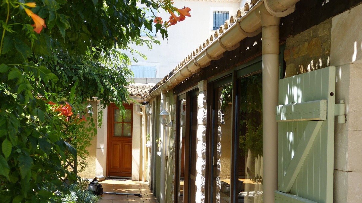 Laudun Cottage | Gîte l Oliveraie for 2 persons or family with 2 small children.