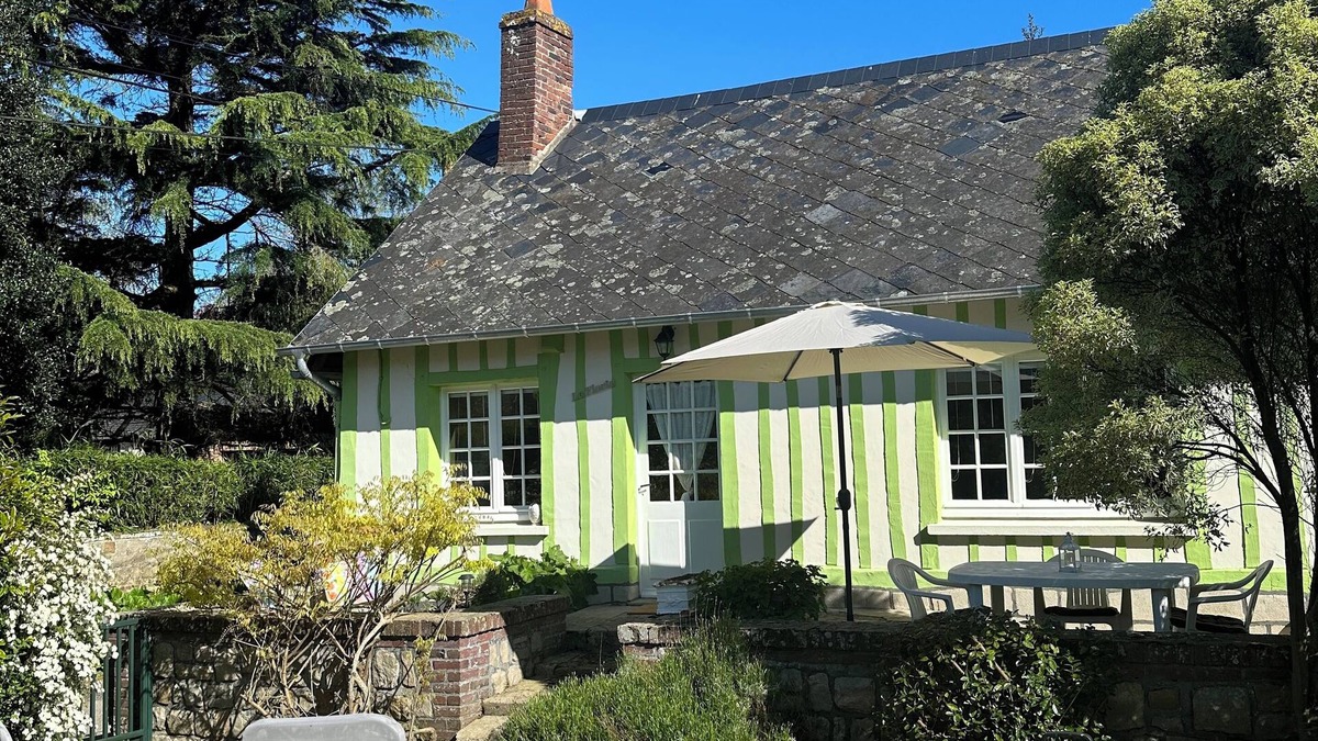 Sotteville-sur-Mer Cottage | Gîte la Floria. Typical Normandy house by the sea.
