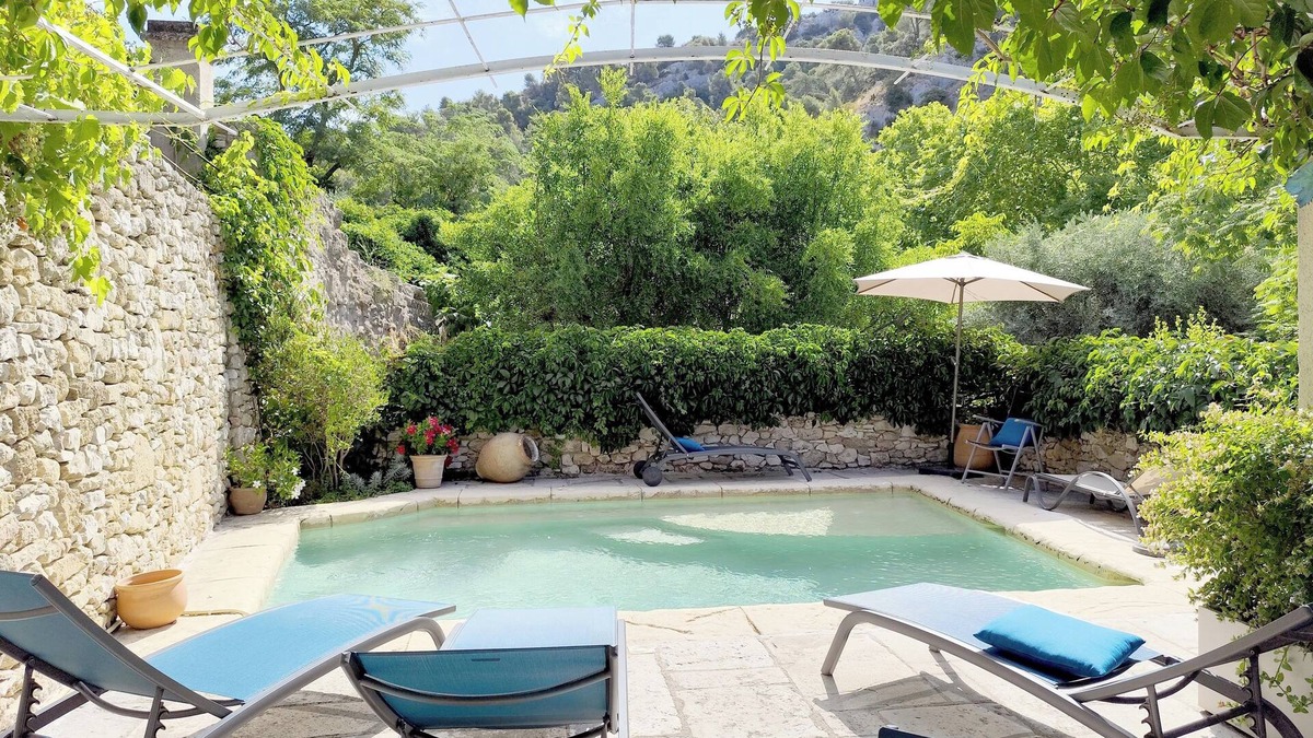 Robion House | Gîte le chat vert. The most beautiful villages in France