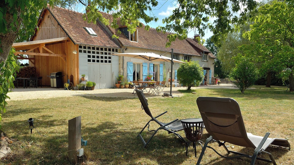 Herry Apartment | Gîte Le Corbier. Absolute peace and yet only 10km from the A77 autoroute.