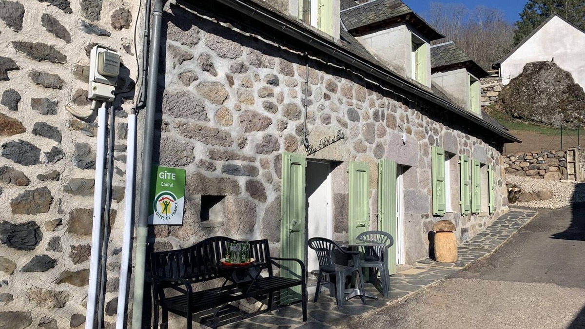 Le Falgoux Cottage | Gite Le Falgoux, 4 bedrooms, 10 persons